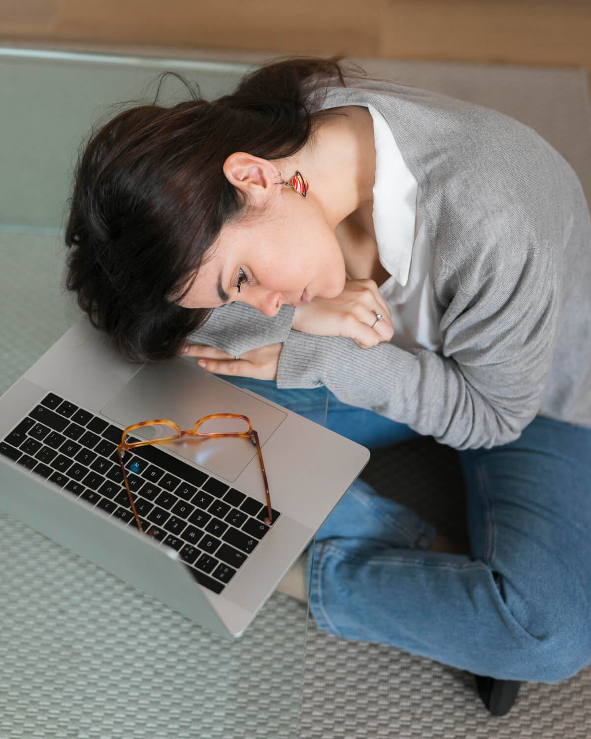 woman waiting on laptop to load